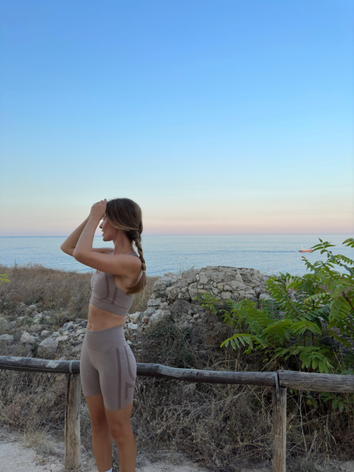 Facetune_16-08-2023-21-53-09